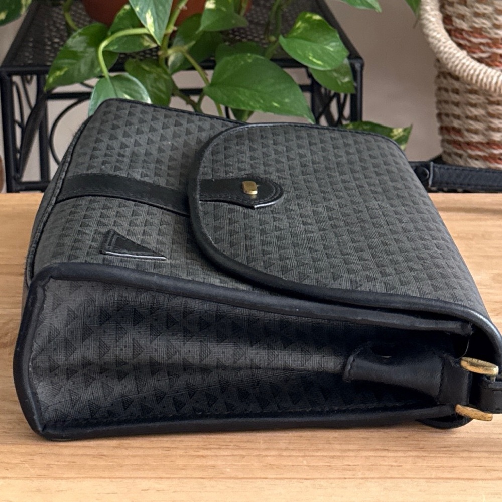 Vintage 1980s Liz Claiborne Gray Black Geometric Leather Trim Envelope Crossbody - Picture 6 of 16